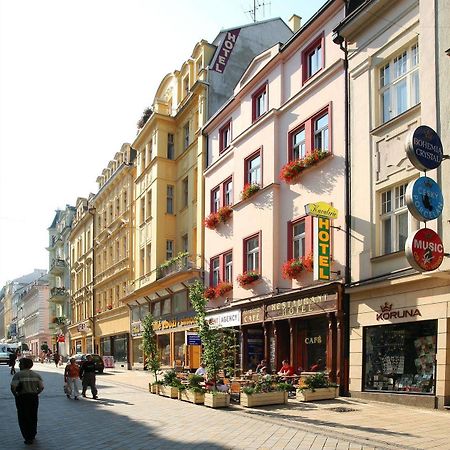 Hotel Kavalir カルロヴィ・ヴァリ エクステリア 写真