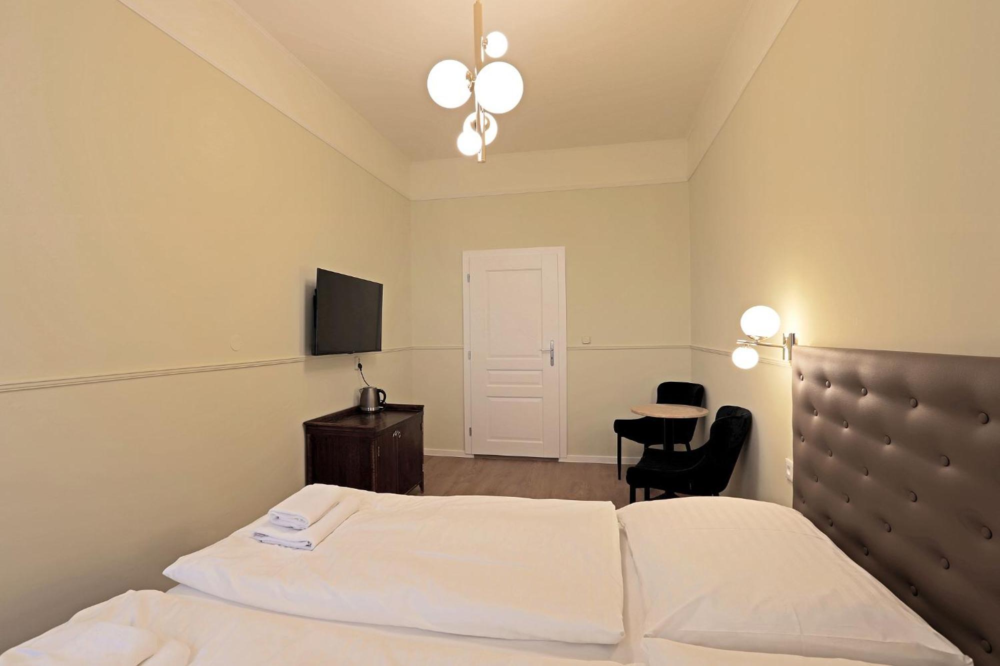 Hotel Kavalir カルロヴィ・ヴァリ エクステリア 写真