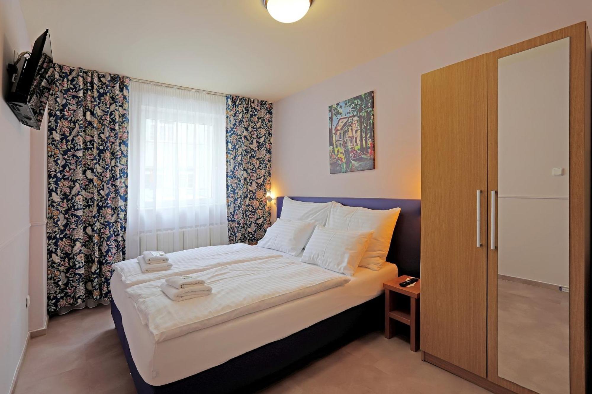Hotel Kavalir カルロヴィ・ヴァリ エクステリア 写真