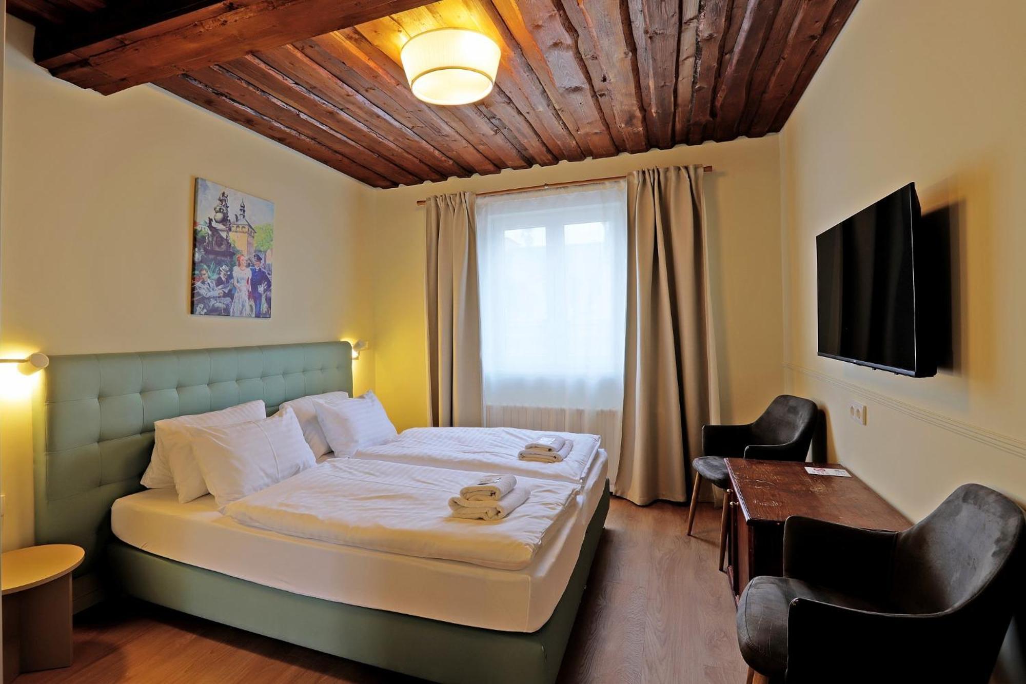 Hotel Kavalir カルロヴィ・ヴァリ エクステリア 写真