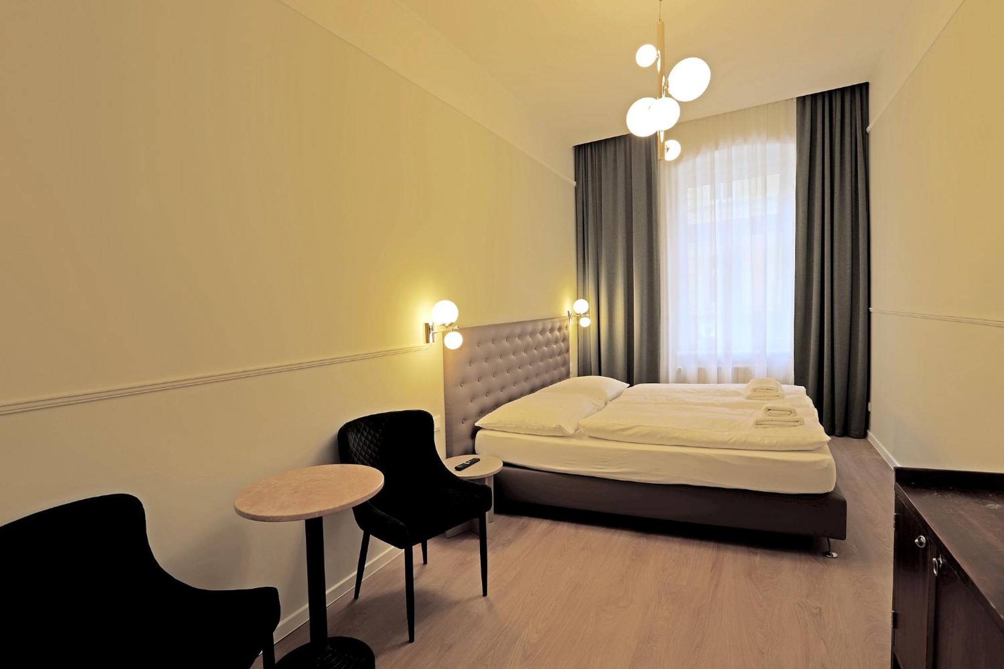 Hotel Kavalir カルロヴィ・ヴァリ エクステリア 写真